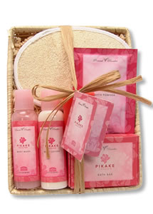 Pikake Passion Small Hawaiian Gift Basket
